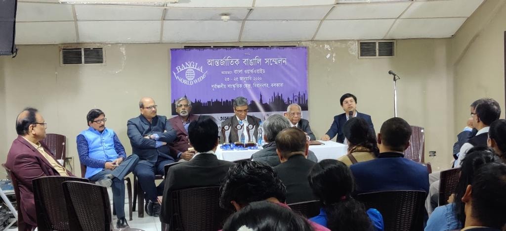 Dr. Satyajit Chakrabarti, Director, IEM Kolkata delivering his speech at WBUT International Bengali conference