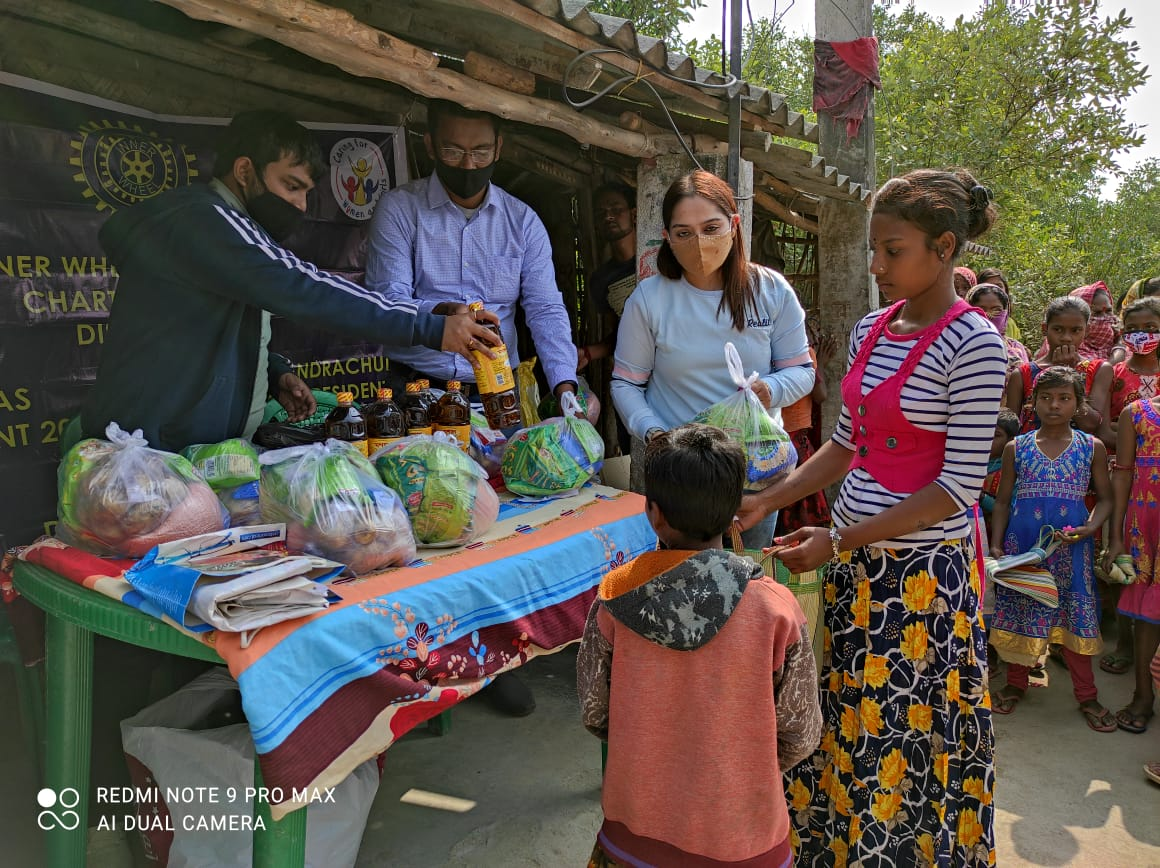 Daily Food distribution to Amphan Victims on Railway platforms on 5th June,2020