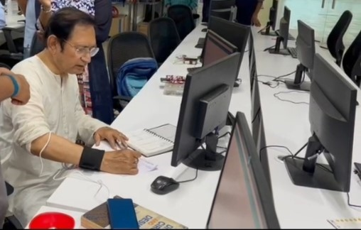 ANTI-TREMOR BAND WITH TREMOR STAGE PREDICTION