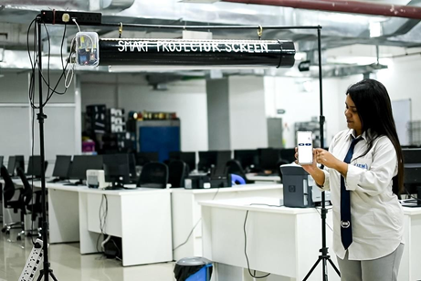 WI-FI-BASED SMART PROJECTOR SCREEN