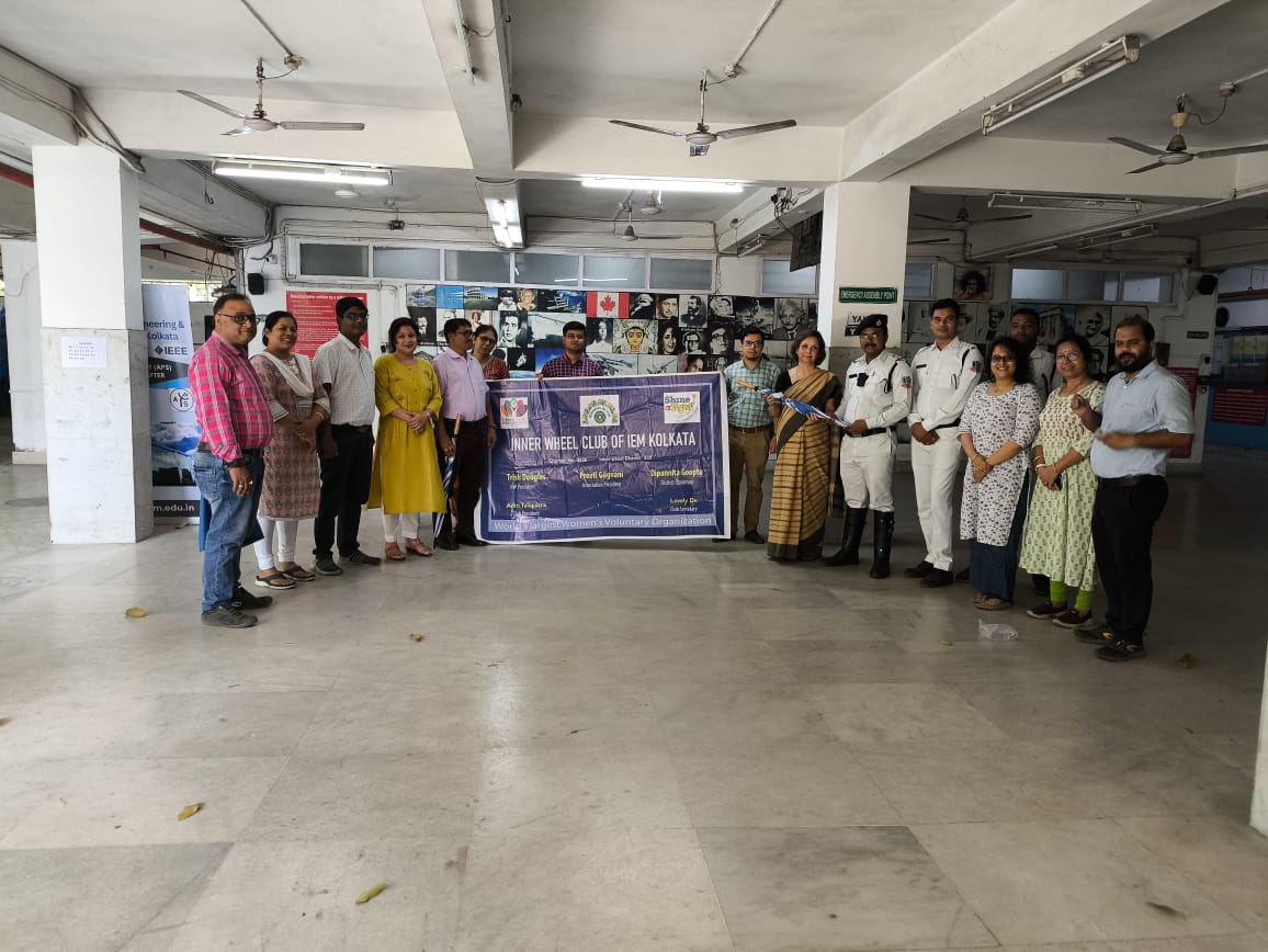 Distribution of 100 umbrellas to The Traffic Police of Lake Town PS