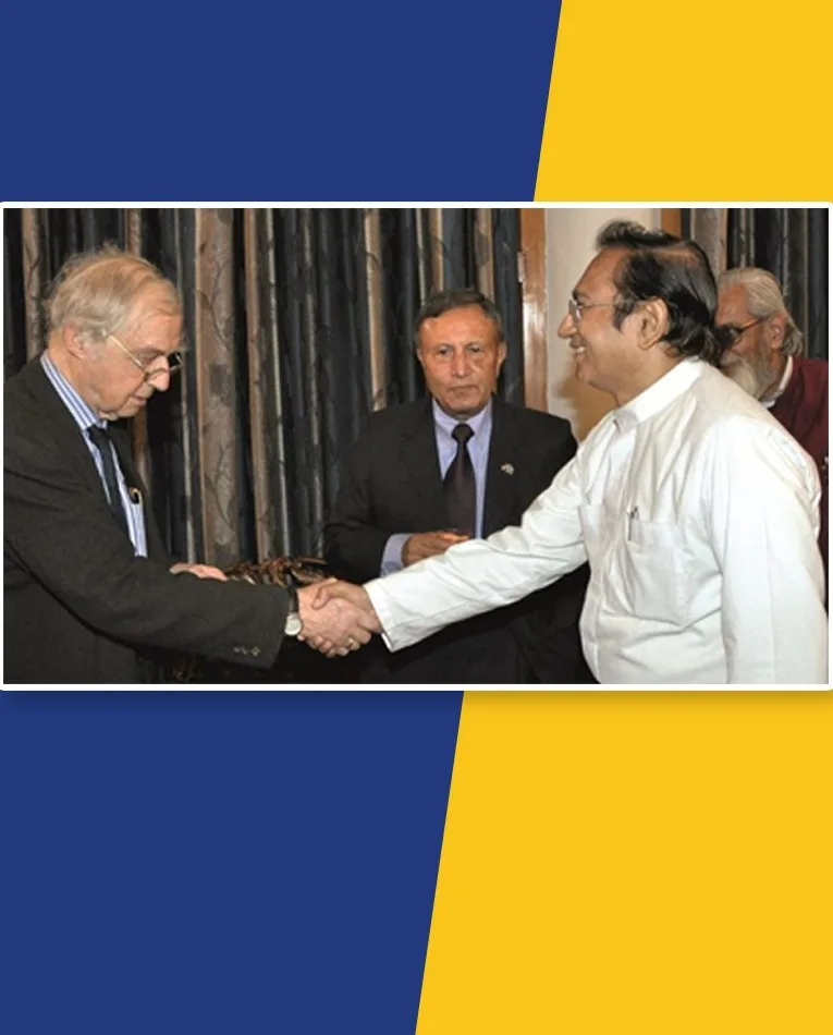 Nobel Laureate Dr Robert Huber is being received by Prof Dr Satyajit Chakrabarti